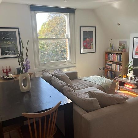 2 Bedroom Top Floor Flat, West Dulwich Free Street Parking Лондон Екстериор снимка