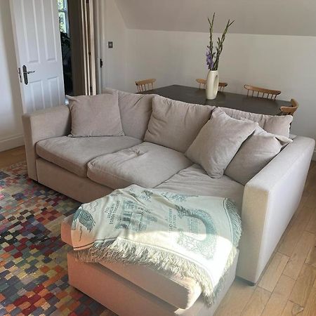 2 Bedroom Top Floor Flat, West Dulwich Free Street Parking Лондон Екстериор снимка