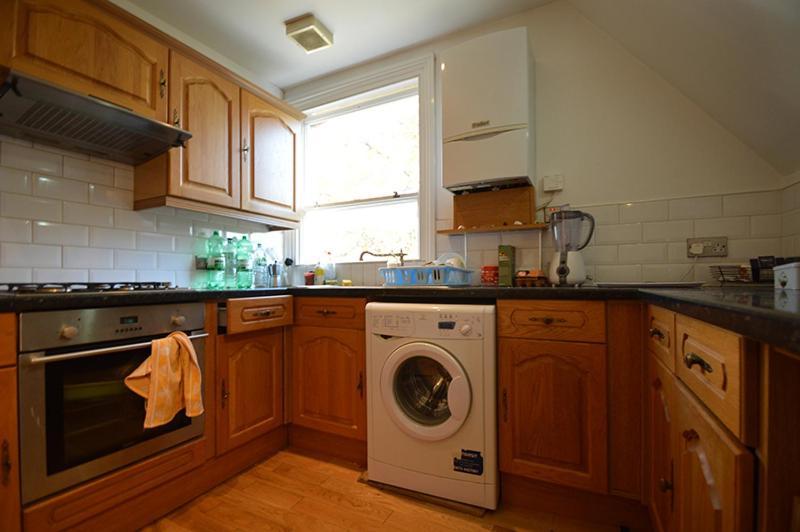 2 Bedroom Top Floor Flat, West Dulwich Free Street Parking Лондон Екстериор снимка