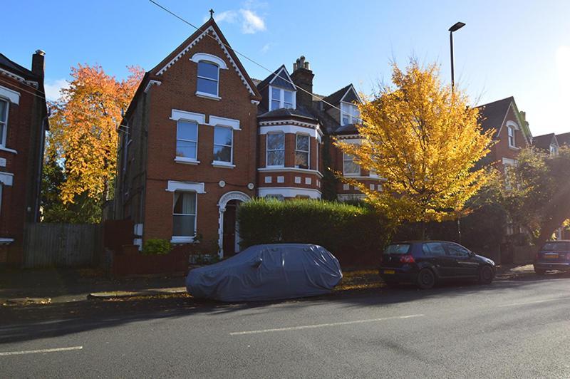 2 Bedroom Top Floor Flat, West Dulwich Free Street Parking Лондон Екстериор снимка