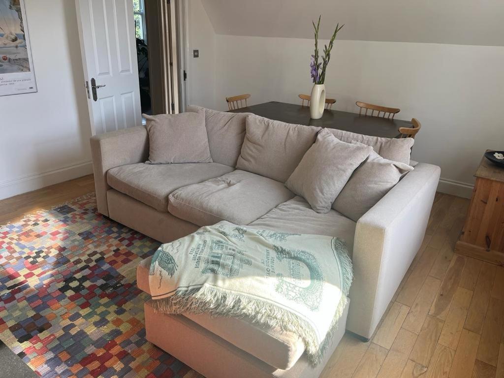 2 Bedroom Top Floor Flat, West Dulwich Free Street Parking Лондон Екстериор снимка