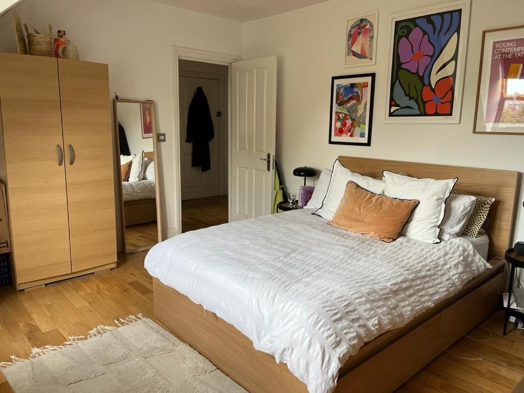 2 Bedroom Top Floor Flat, West Dulwich Free Street Parking Лондон Екстериор снимка